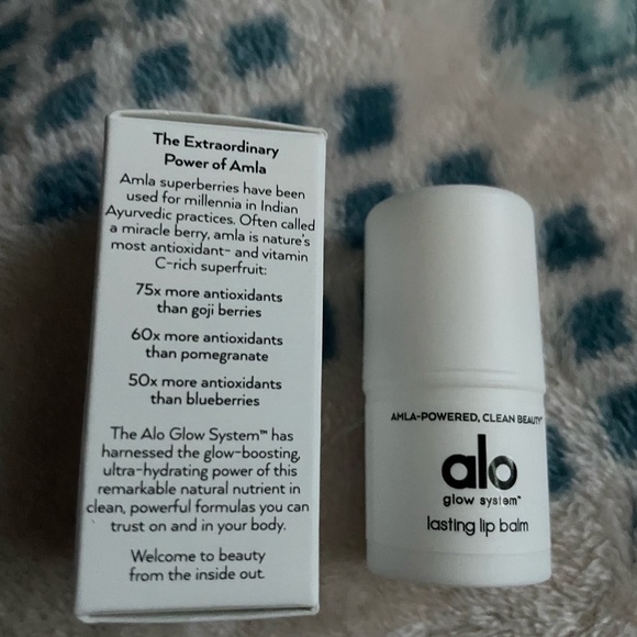 Alo yoga glow system Lasting Lip Balm NWT! - Picture 2 of 5
